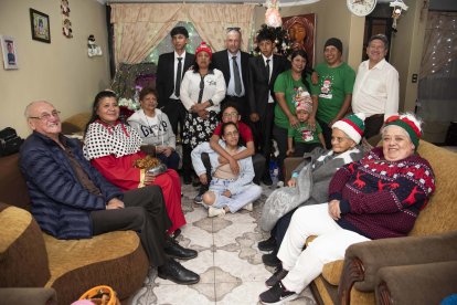 Los residentes del barrio comentan que hace algunos años solían ir sacerdotes para acompañar la novena, pero dejaron de ir por el incremento de la inseguridad en la zona.