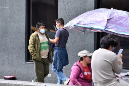 las personas que presenten síntomas deben acudir a una casa de salud de inmediato.