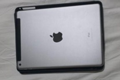 Entre las evidencias constan dispositivos electrónicos.