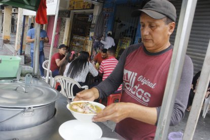 Héctor Estrada atiende normalmente el 25 de diciembre.