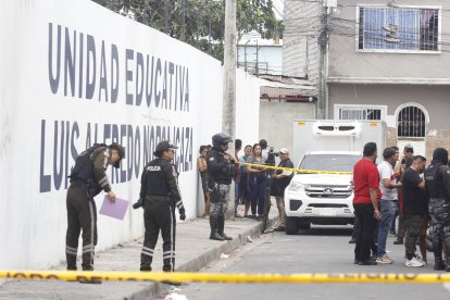 En el lugar del suceso, la policía recogió siete indicios balísticos calibre 9 milímetros.