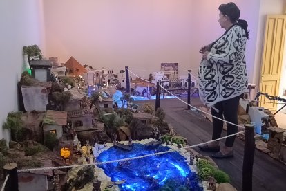 Trabajo artesanal: Casas, caminos y personajes reflejan años de investigación histórica y dedicación minuciosa.