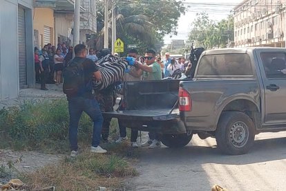 El bulto cuando fue levantado por los peritos de criminalística