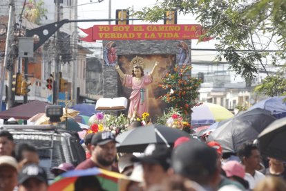 La imagen del Divino Niño presidió la procesión, que inició en la Liga Cantonal de Durán.