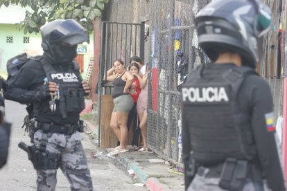 Los vecinos reclamaron por la llegada de los agentes.