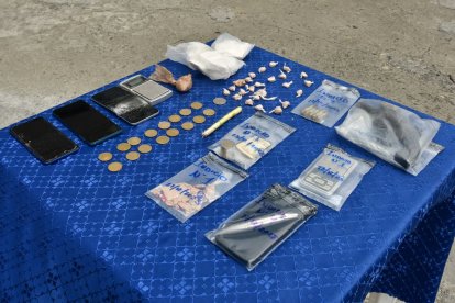 Partes de las evidencias presentadas por la Policía,