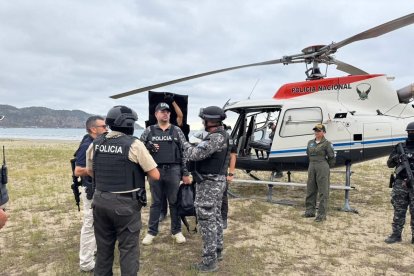 El ministro del Interior, John Reimberg, llegó la tarde del domingo a Puerto López, para comandar operacions policiales y allanamientos