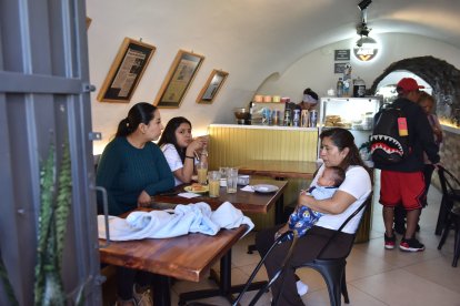 En estos negocios se puede hallar, principalmente, comida tradicional quiteña.