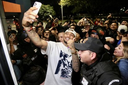 El nacido en Pasaje en su más reciente visita a Quito, cuando fue recibido por decenas de aficionados en caravana.