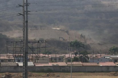 Hay cerros que ya fueron eliminados y hoy hay nuevos proyectos habitaciones, según denuncian residentes de La Aurora.