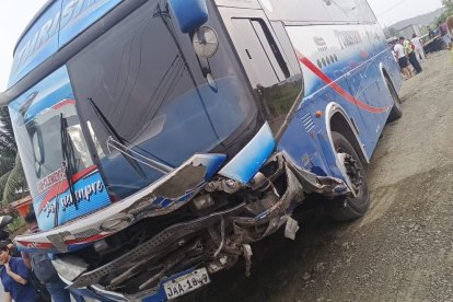 Un bus de la Cooperativa Turístico Manabí está involucrado en el siniestro mortal