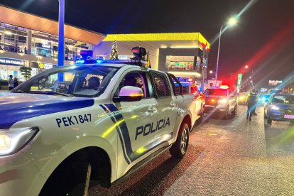 El hombre que fue atacado en el parqueadero de un centro comercial murió en una clínica.