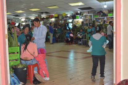 Tradición popular. En el Mercado Modelo se realizan limpias con hierbas amargas y dulces hasta la noche.