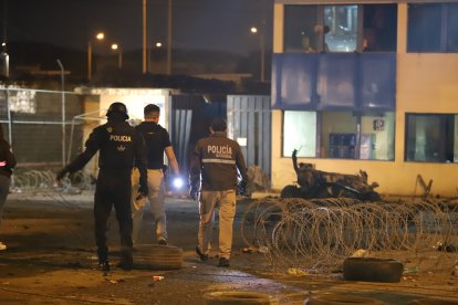 La explosión en la Penitenciaría del Litoral causó destrozos en la fachada y garita del reclusorio.