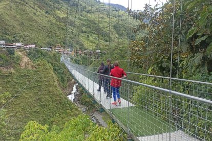En Baños de Agua Santa los visitantes tienen diferentes opciones para divertirse.