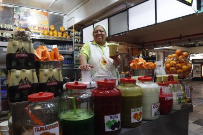 Pilar Llano también ofrece un ‘levantamuertos’ a su manera. Lo prepara con frutas para el chuchaqui.