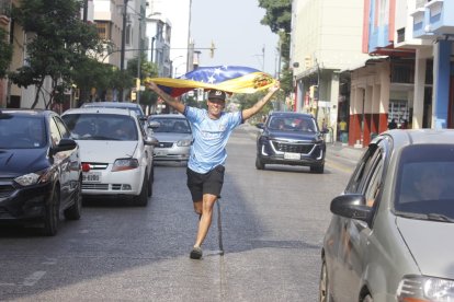 Ciudadanos venezolanos salieron a laborar este sábado con un semblante alegre.