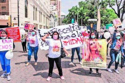 La madre de Lisbeth realizó múltiples plantones exigiendo justicia.