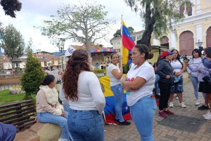 Venezolanos se reunieron en la Plaza de la Independencia, en Loja.