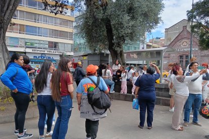 LA CONCENTRACIÓN SE EXTENDIÓ HASTA LA TARDE ENTRE CONSIGNAS, ABRAZOS Y LÁGRIMAS.
AG-EXTERNO