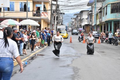 Los juegos tradicionales fueron parte de la tradición de las actividades por los 42 años de Echeandía.