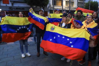 En varios países, ciudadanos venezolanos celebraron la captura de Nicolás Maduro.
