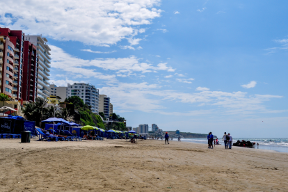 Feriados en Ecuador, una oportunidad para viajar por el país, como a las playas de Manta.