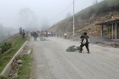 El recorrido de quienes personifican los reyes se hizo por los lugares considerados sagrados para Simiatug.