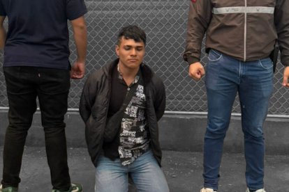 El sujeto fue llevado ante las autoridades luego de su captura.