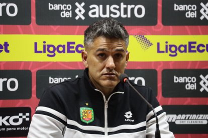 Norberto Araujo dirigió a Deportivo Cuenca en la temporada 2025.