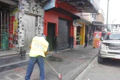 Ataque armado en local de comidas del suroeste de Guayaquil dejó víctimas.