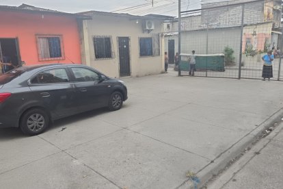 El vehículo en el que llegaron 

los sicarios fue abandonado 

en el sur de Guayaquil.