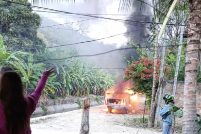 Un vehículo fue incinerado en el sector El Cady, territorio de Portoviejo