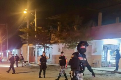 Tres jóvenes fueron atacados a tiros en plena avenida principal del sector Santa Isabel, territorio del cantón Montecristi