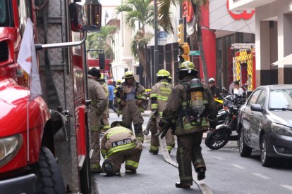 Alrededor de ochenta bomberos aprendieron la emergencia.
