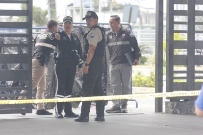 La Policía llegó al lugar de los hechos para investigaciones.