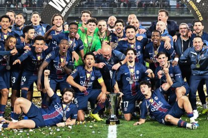 Pese al gol en propia puerta del ecuatoriano, su equipo se repuso y se llevó la Supercopa de Francia en penales.