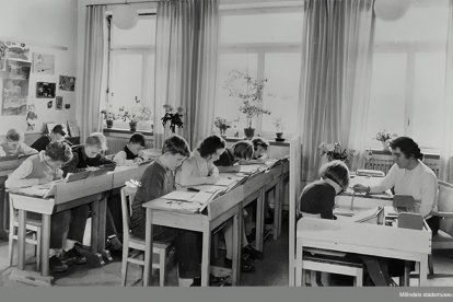 Fotografía de una escuela en Suecia en la década de los 50.
