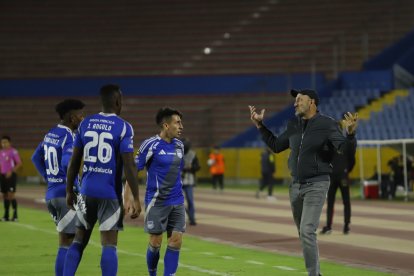 Emelec prepara el equipo, mientras aguarda que su revisión de directorio se resuelva.