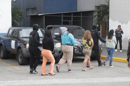 La Policía Nacional detuvo a cuatro mujeres.