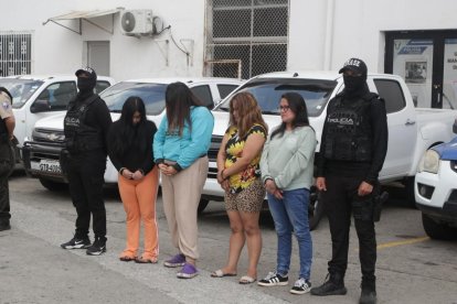 La Policía Nacional detuvo a cuatro mujeres.