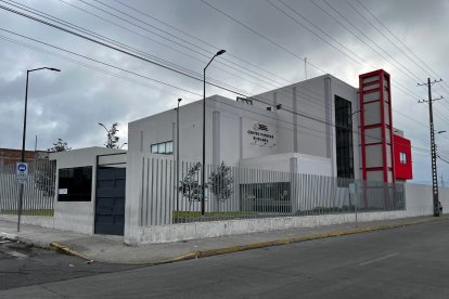 El cuerpo permanece en un Departamento Forense.