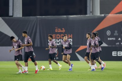 Mbappé sería titular en la delantera de Real Madrid.