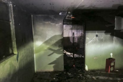 Muchos espacios de la casa quedaron carbonizados.