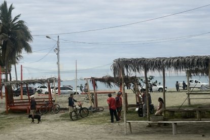 En el balneario Playita Mía sorprendieron a balazos a un jugador.