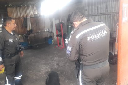 Los agentes hicieron pericias en diferentes sitios tras el hallazgo del cadáver en Papallacta.