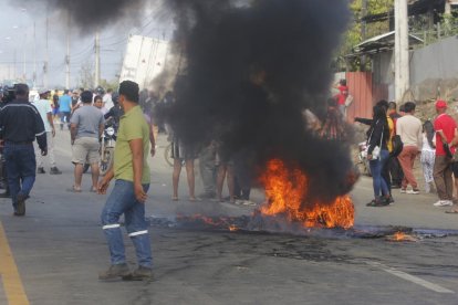 El incidente se registró en la vía a Daule.