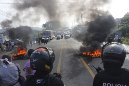 Ciudadanos protestaron en el lugar.