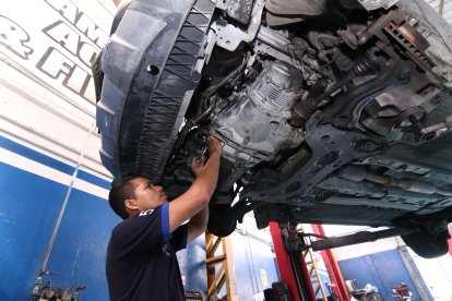Hay que evitar los charcos para prevenir daños en motor y transmisión.