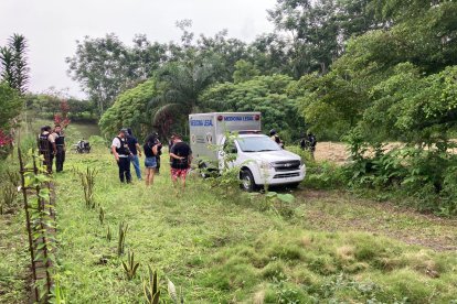 La Policía llegó al lugar a recabar indicios de la escena.